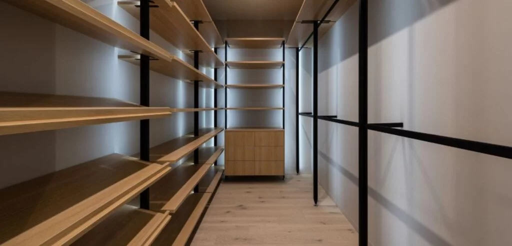 Wear and care of your wooden furniture - walk in wooden