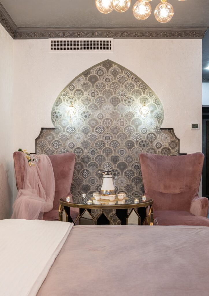 Pale pink Colour Combinations to Enhance Your Bedroom Walls