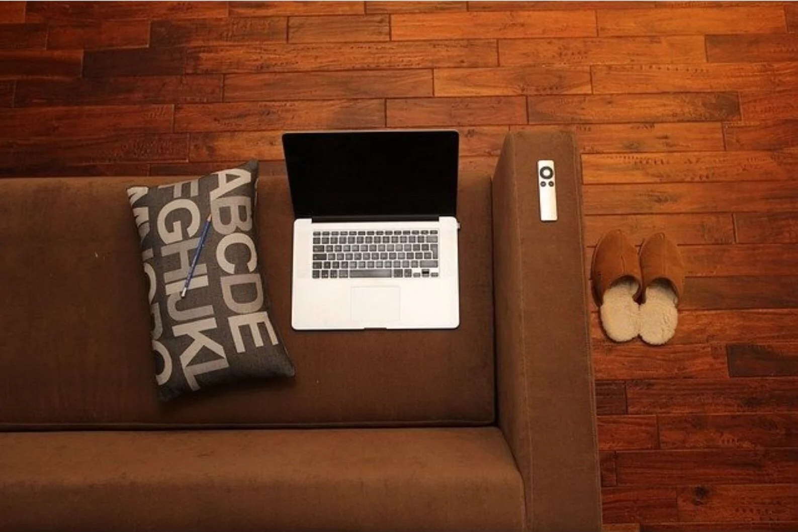 4 Best Ways to Decorate your Living Room with a Comfy Brown Sofa 7 last 1 edited 4 Best Ways to Decorate your Living Room with a Comfy Brown Sofa
